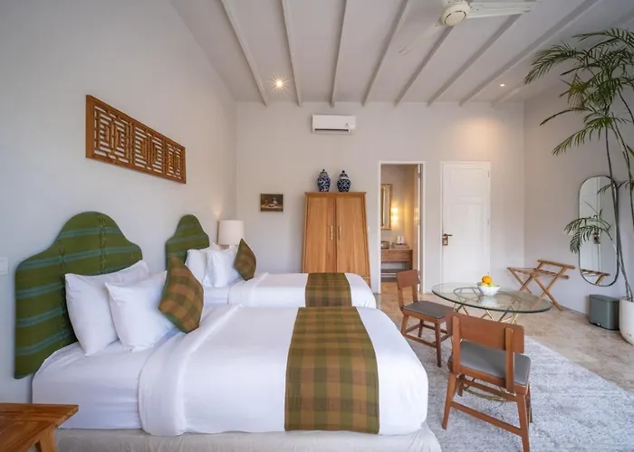 & Vespa 4 - Near 3* Seminyak (Bali)